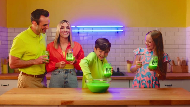 Kling 20251211 Text To Video A Family W 2387 0