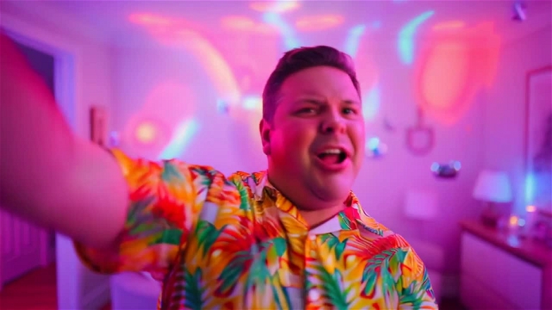 Kling 20251211 Text To Video Close Up   2437 0 (1)