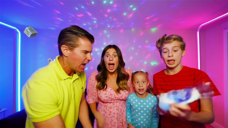 Kling 20251211 Text To Video Close Up   2427 0