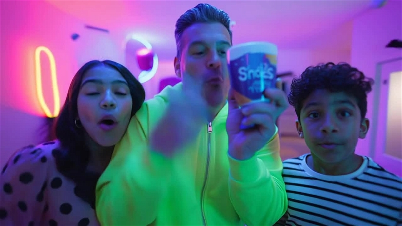 Kling 20251211 Text To Video Close Up   2386 0