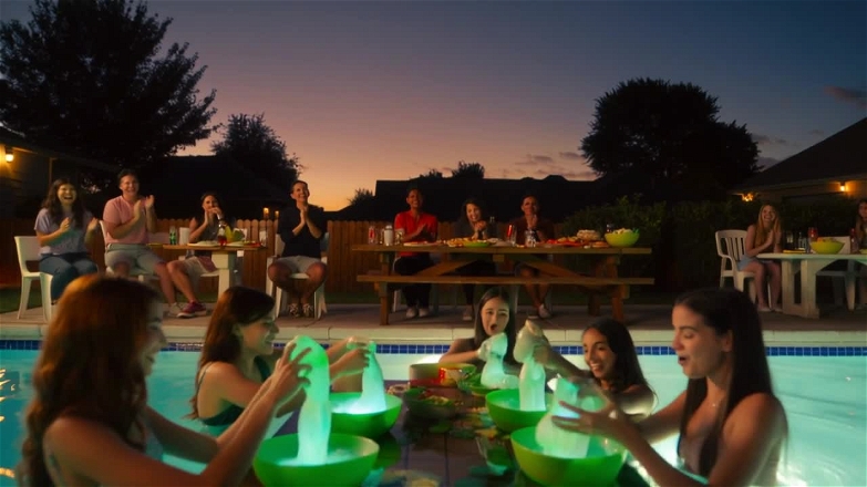 Kling 20251210 Text To Video Low Angle  3778 0