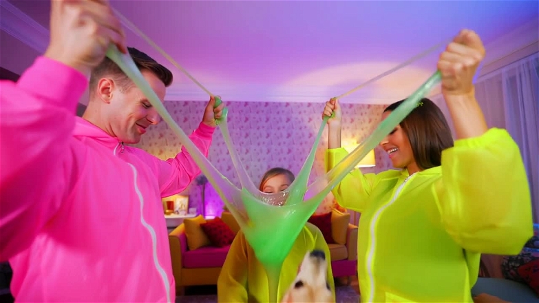 Kling 20251211 Text To Video Handheld D 2396 0